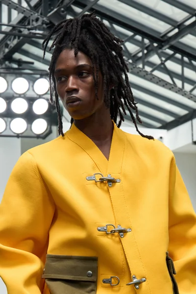 Look 70